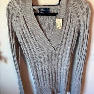 American Eagle Outfitters Light Gray V-Neck Sweater
